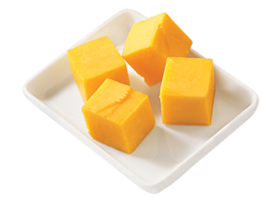 Cheddar_Cheese_Cubes_on_a_Plate
