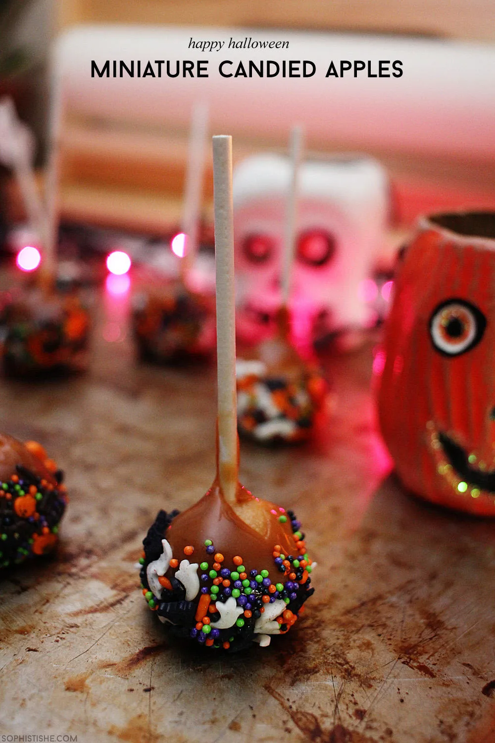 Miniature Candied Apples for Halloween via @sheenatatum